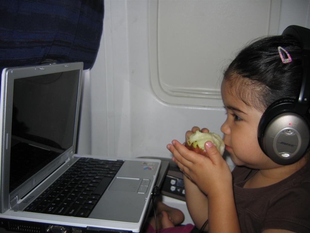 allywatchingashowontheplane.jpg