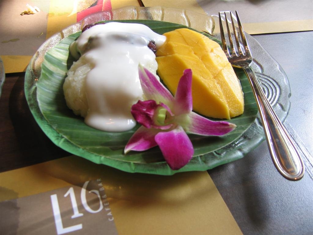 desert1mangowithsweetricethewhitesaucetastedbetterthanitlooked.jpg