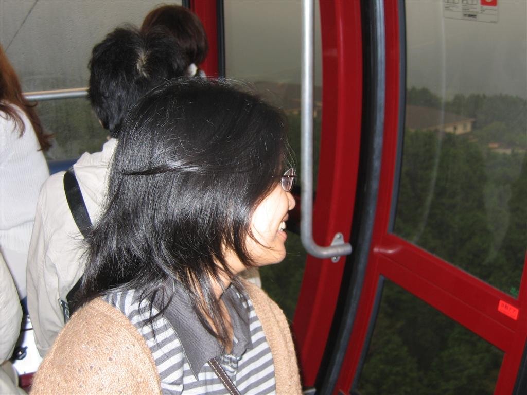 jessicalooksoutthecablecar.jpg