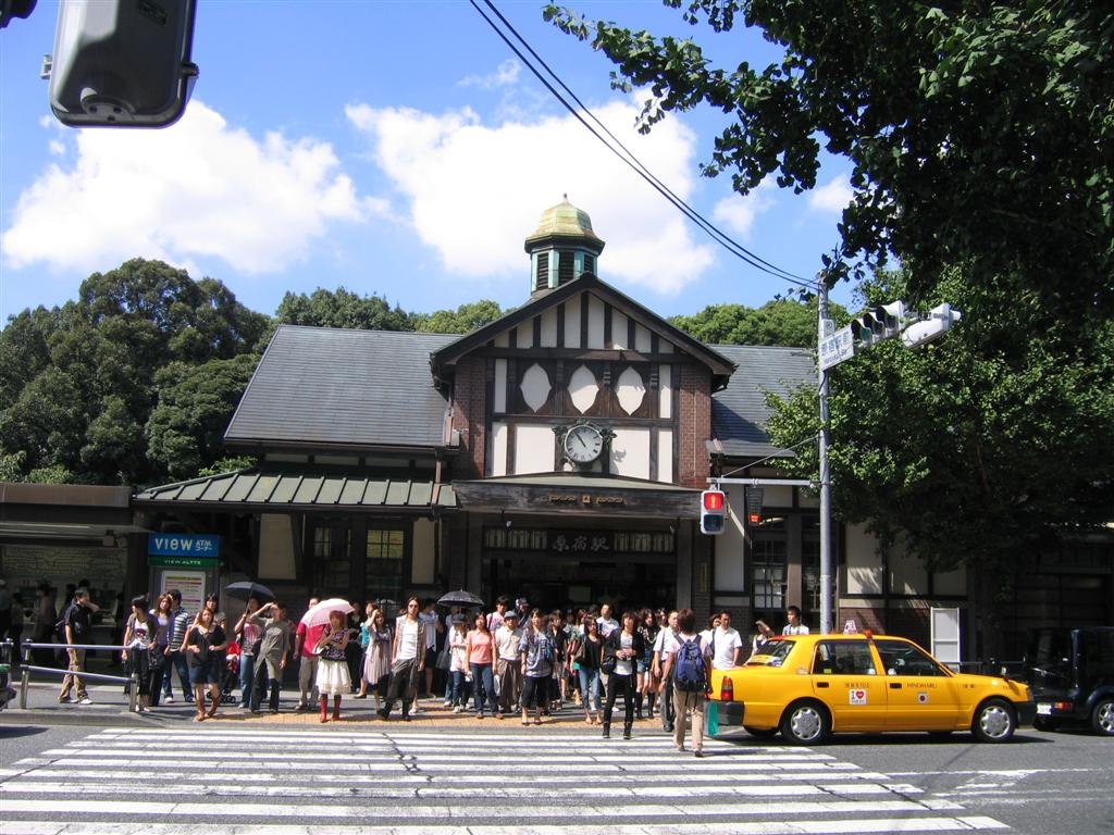 thecrowdpoursoutofharajukustation.jpg