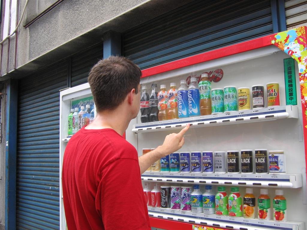 oneofthegreatthingsaboutjapanistheeverpresentdrinkvendingmachinesherebrianselectsagatoradelikedrink.jpg