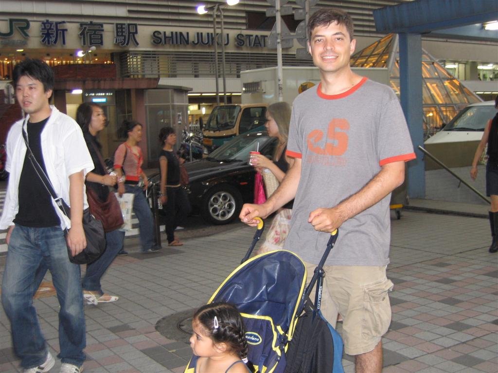 dadandallyoutsideshinjukustation.jpg