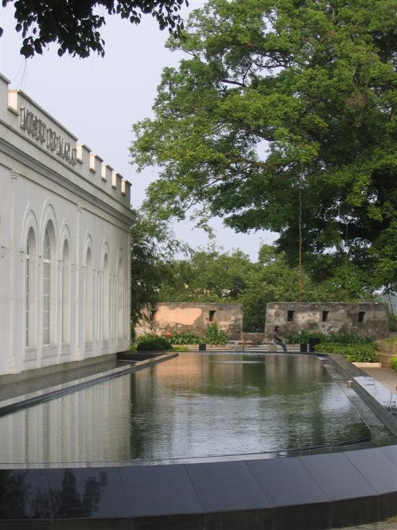 apoolinthefortressareathebuildingnexttoitisthemusuemofmacau.jpg